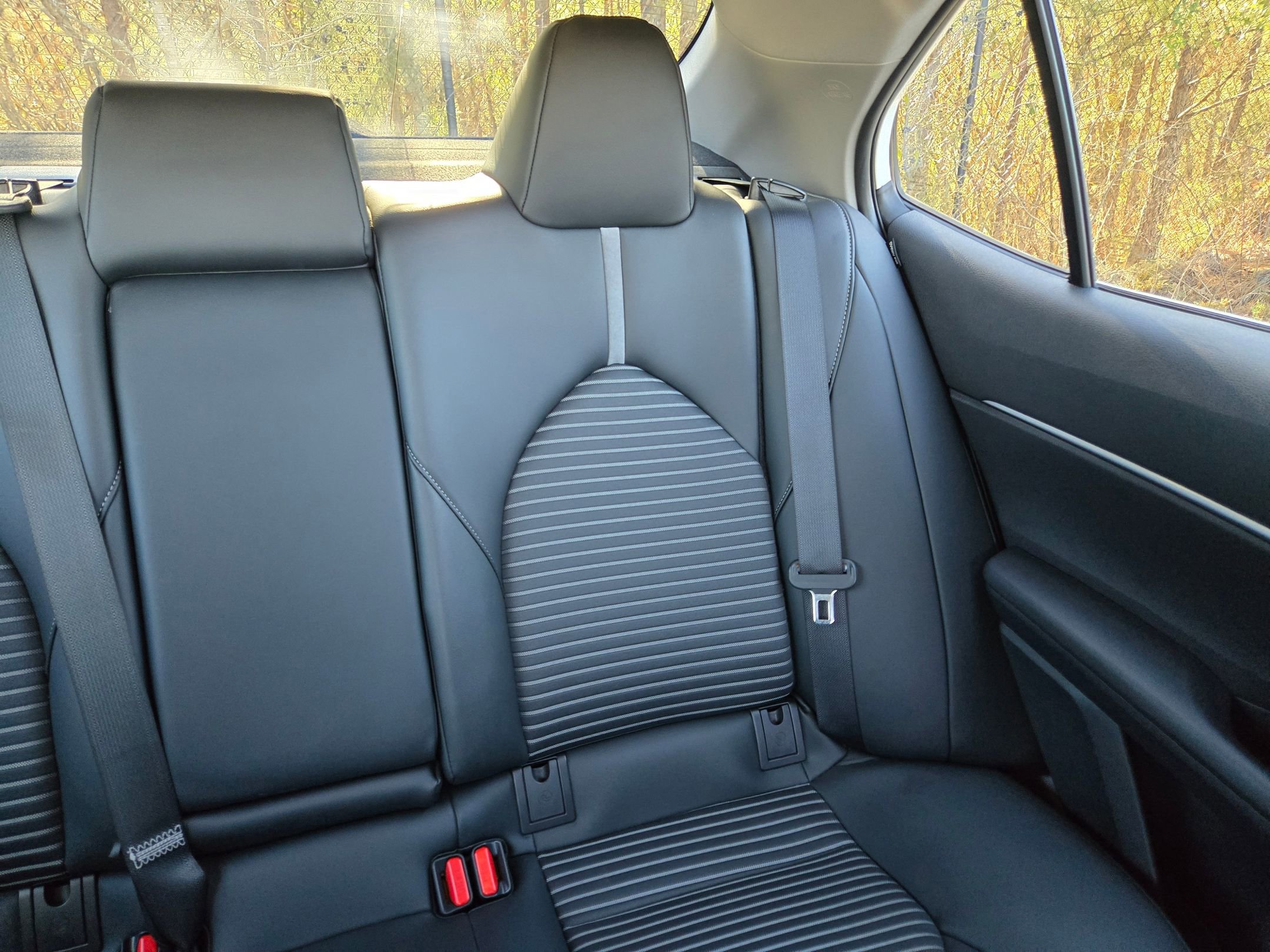 Used 2023 Toyota Camry SE image 32