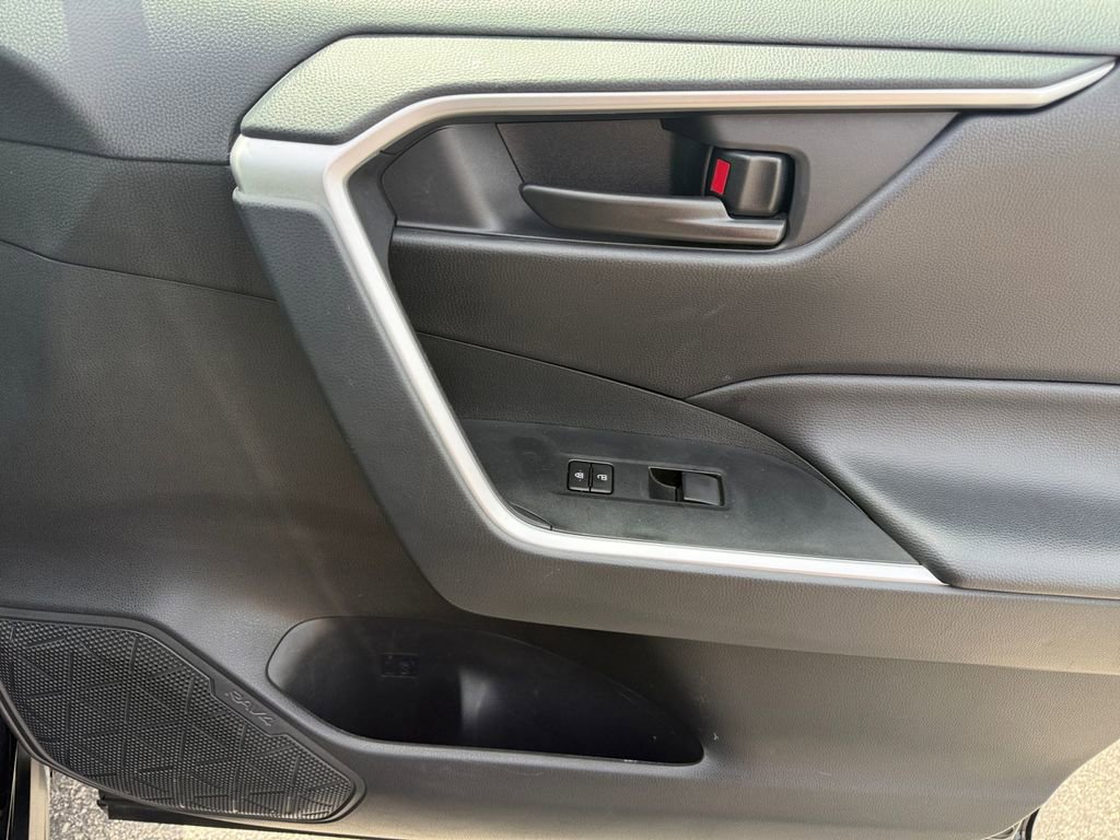 Used 2025 Toyota RAV4 LE AWD/4WD image 19