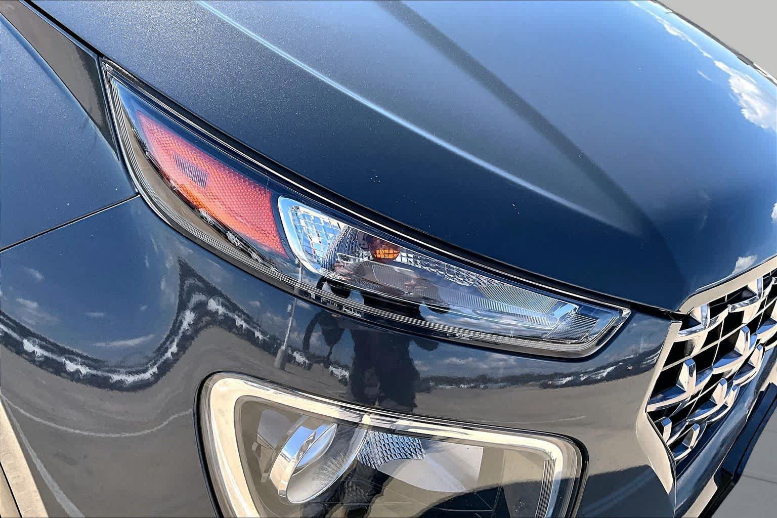 Certified 2023 Hyundai Venue SEL FWD image 28