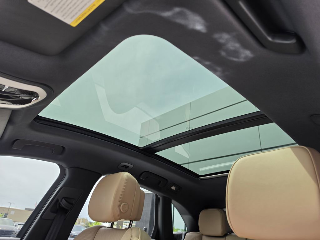 Certified 2025 Porsche Macan image 15