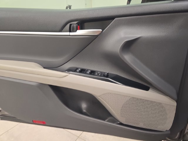 Used 2020 Toyota Camry SE FWD image 29