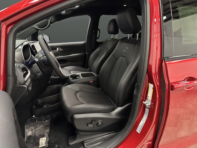 New 2026 Chrysler Pacifica Select AWD/4WD image 4
