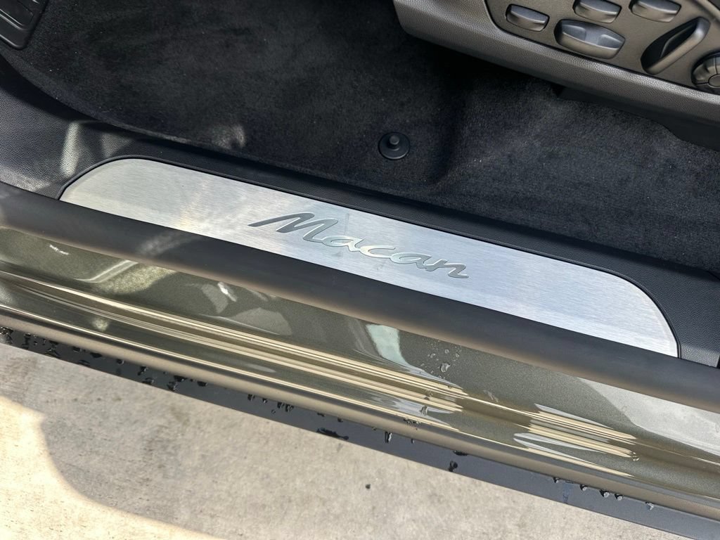 Used 2026 Porsche Macan Electric RWD image 23