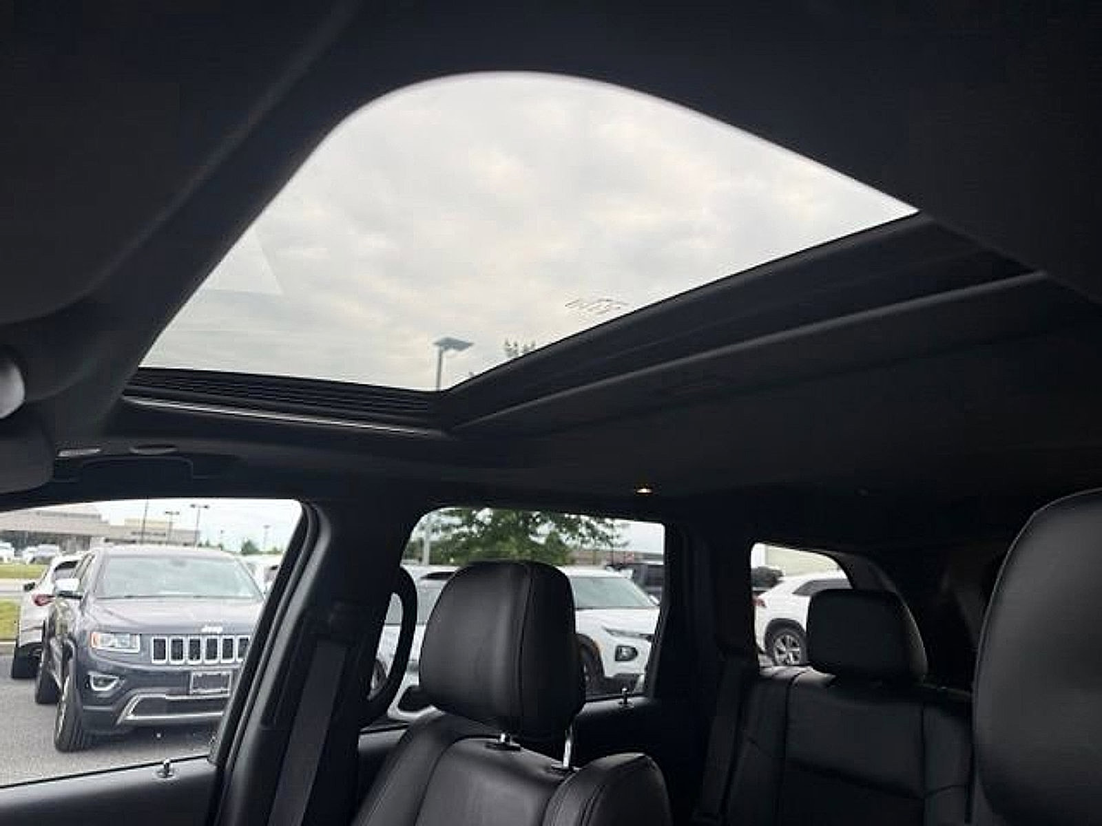 Used 2021 Jeep Grand Cherokee Laredo X AWD/4WD image 21