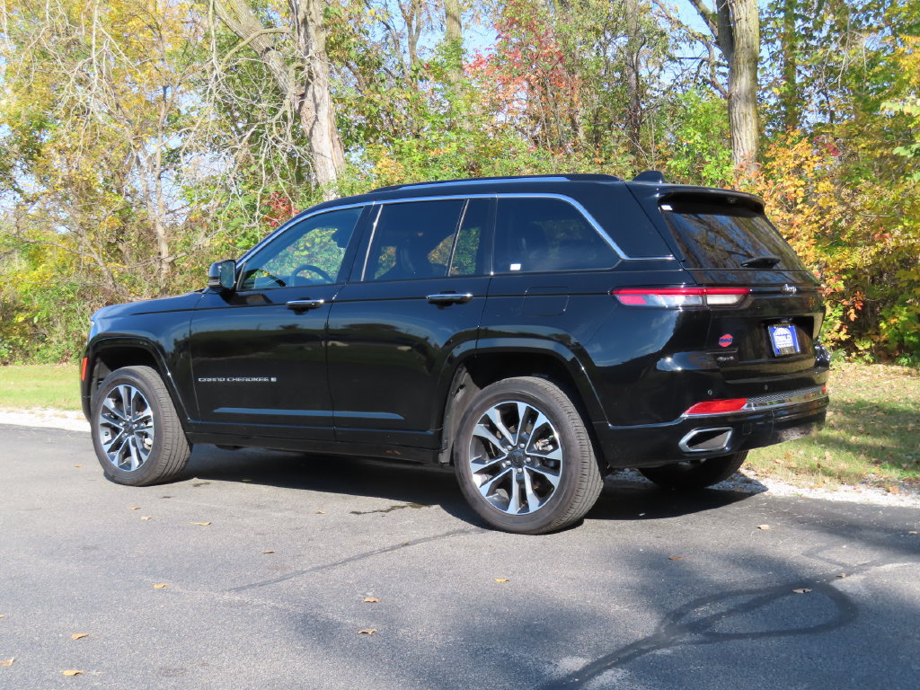 Used 2022 Jeep Grand Cherokee Overland w/ Luxury Tech Group IV AWD/4WD image 32