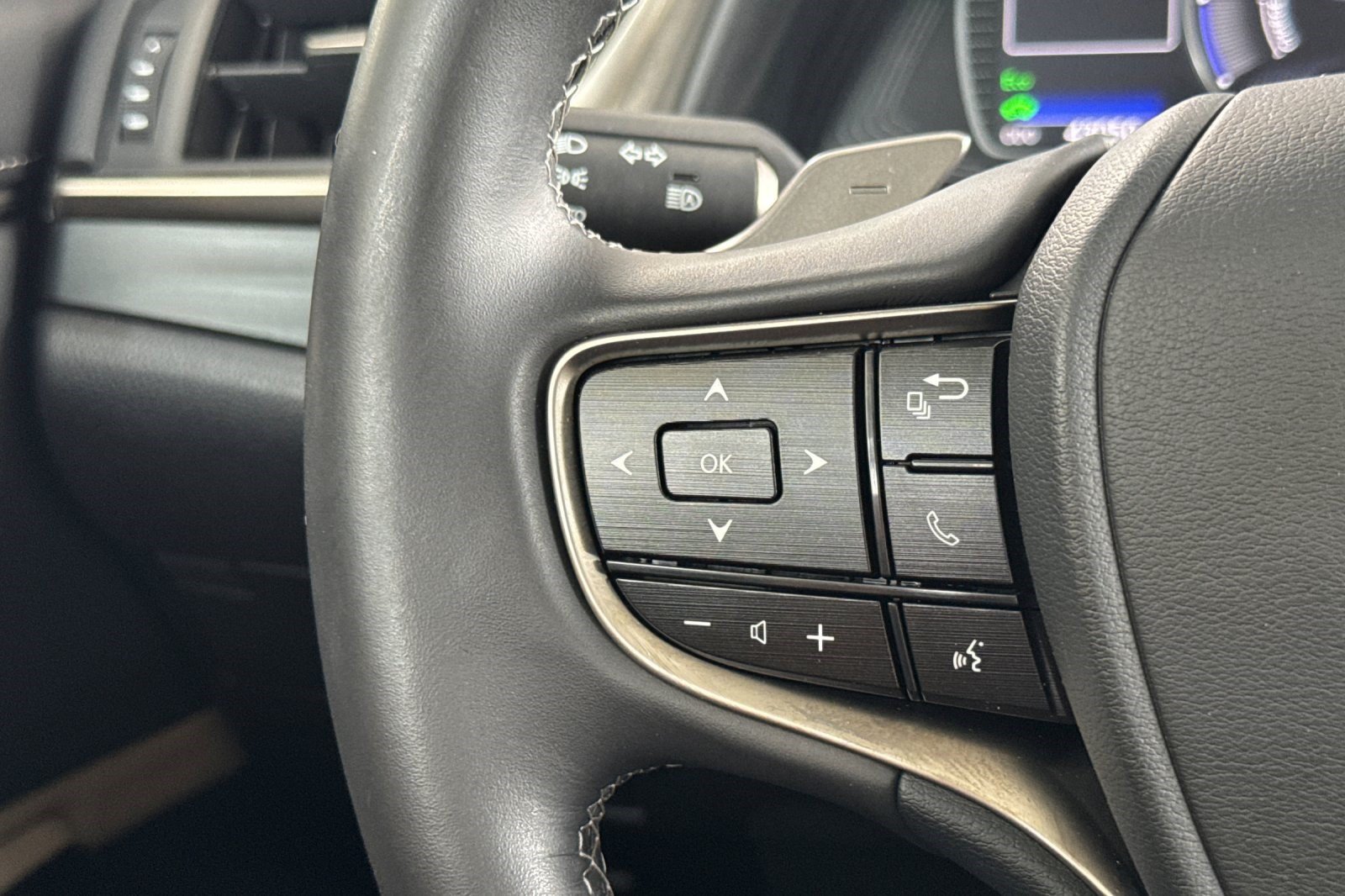 Certified 2020 Lexus ES 300h w/ Premium Package FWD image 29