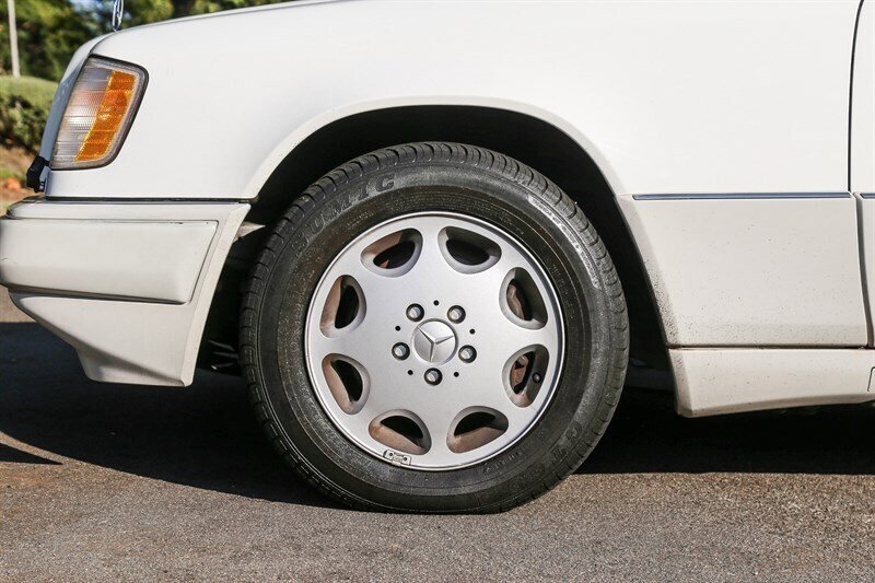 Used 1995 Mercedes-Benz E 320 Convertible image 40