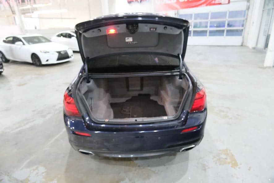 Used 2015 BMW 750Li xDrive AWD/4WD image 10