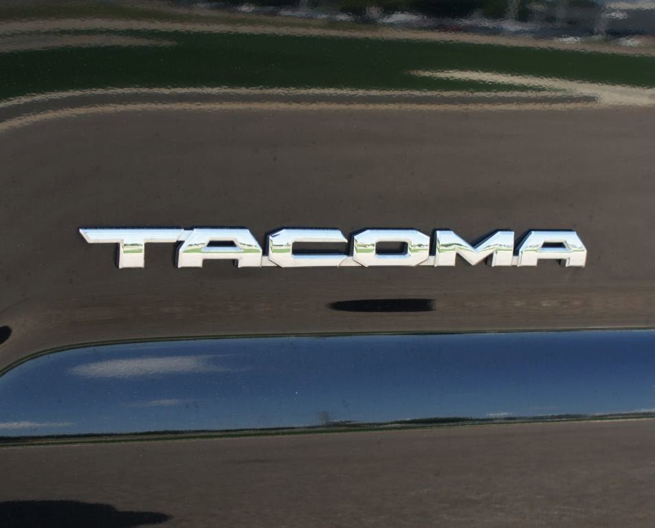 Used 2022 Toyota Tacoma TRD Off-Road RWD image 17