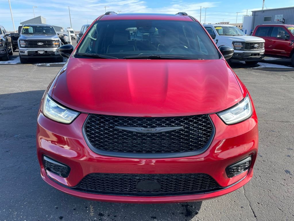 Used 2025 Chrysler Pacifica Limited image 29