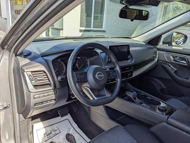 Used 2024 Nissan Rogue SV image 8