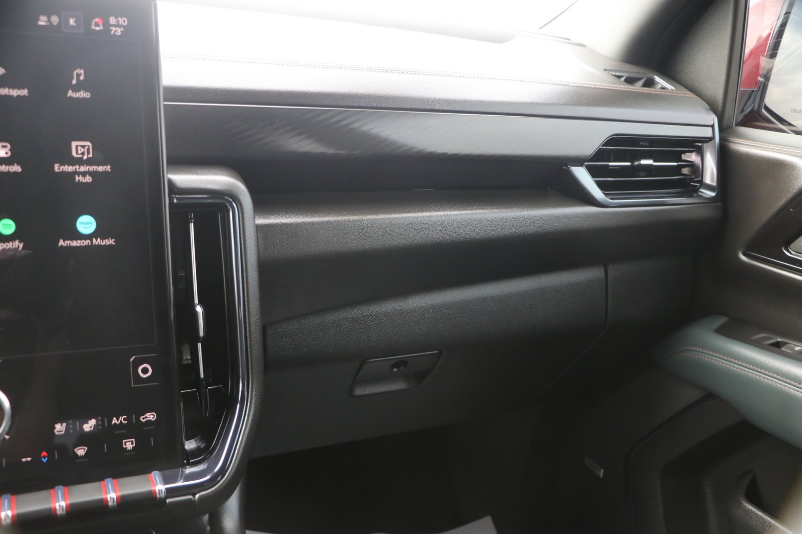 Used 2025 GMC Yukon XL AT4 w/ AT4 Premium Plus Package AWD/4WD image 28