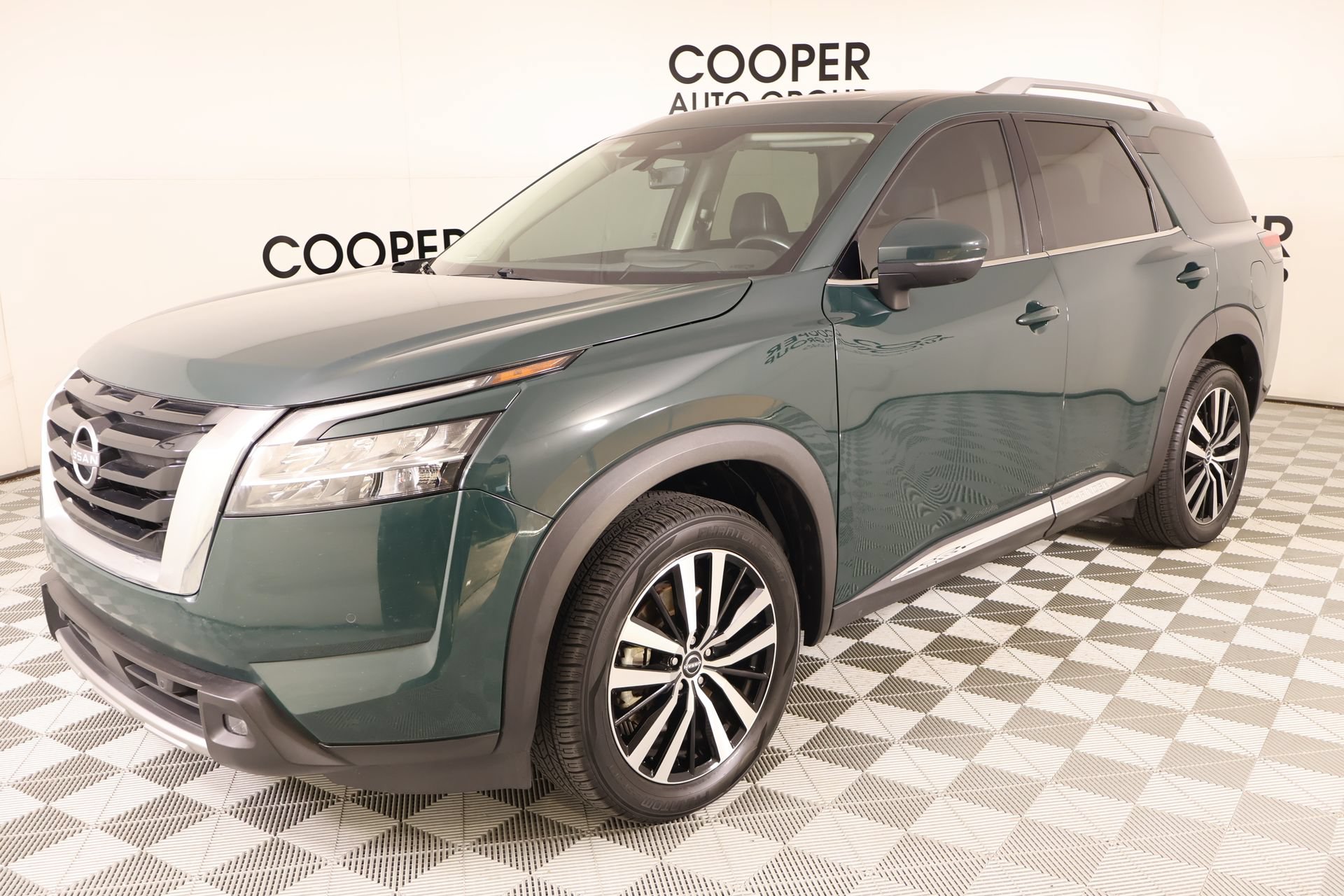 Used 2023 Nissan Pathfinder Platinum w/ Cargo Package FWD image 11