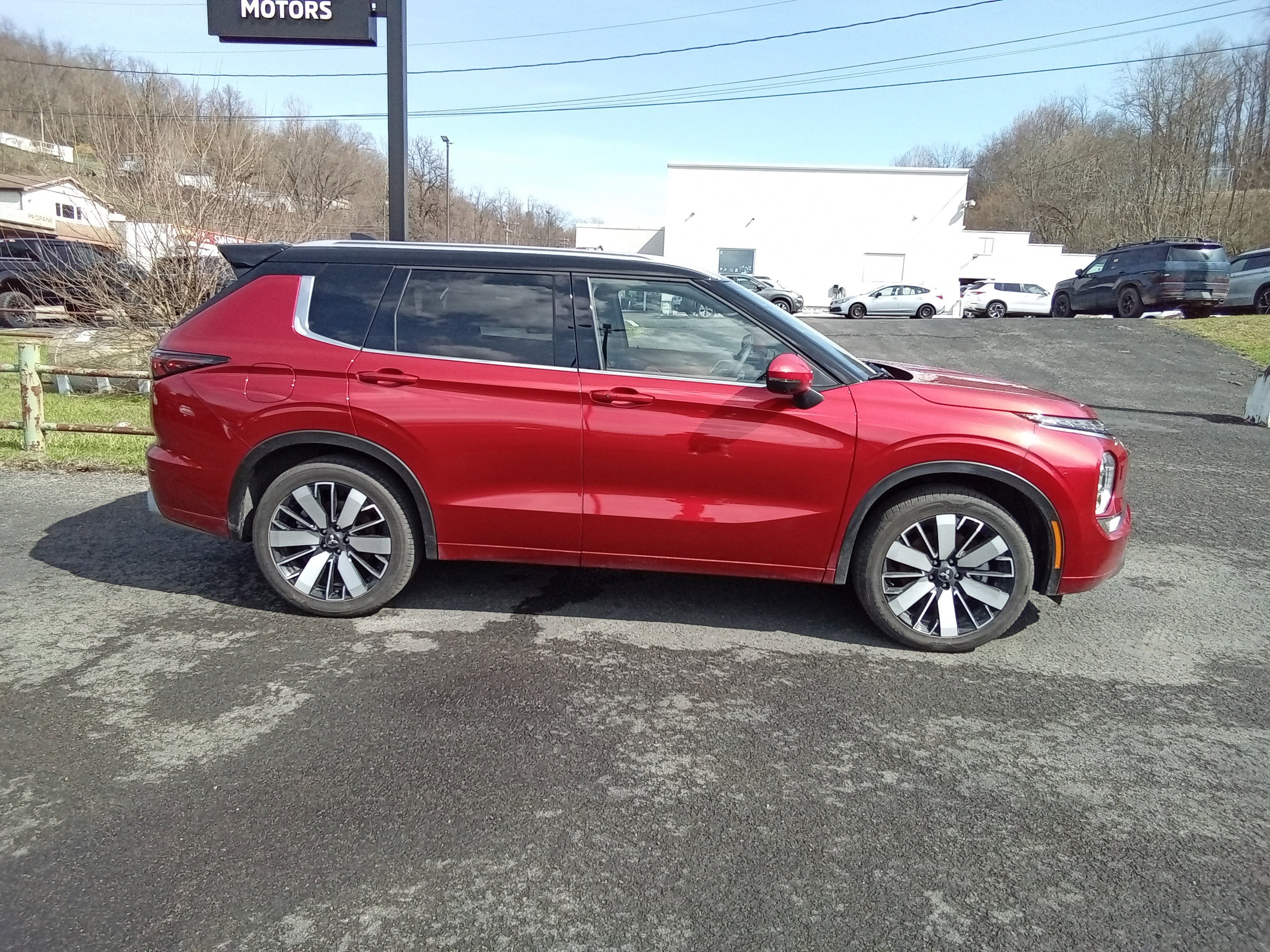 Used 2026 Mitsubishi Outlander SEL image 3