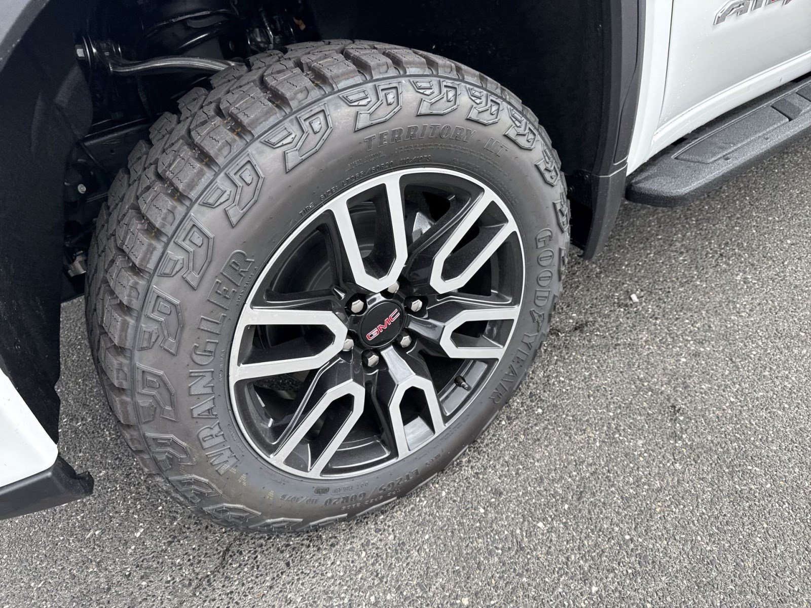 New 2026 GMC Sierra 1500 AT4 w/ AT4 Premium Package AWD/4WD image 8