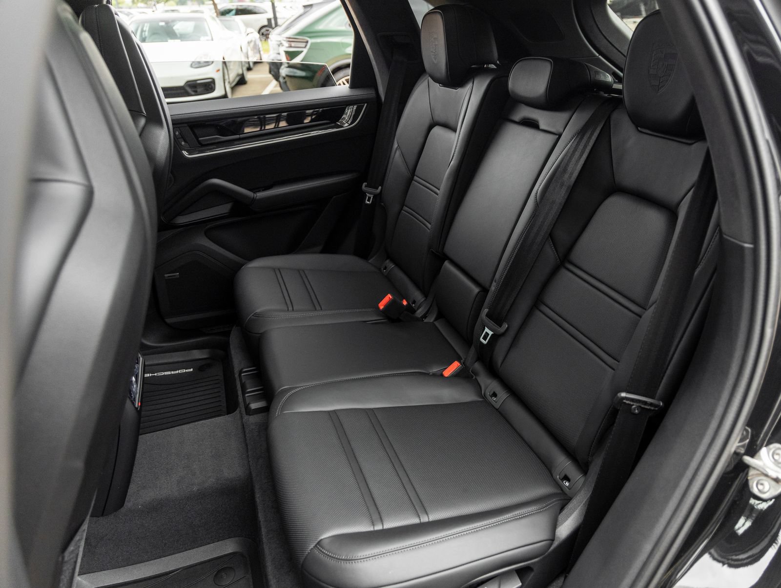 New 2025 Porsche Cayenne Turbo AWD/4WD image 36