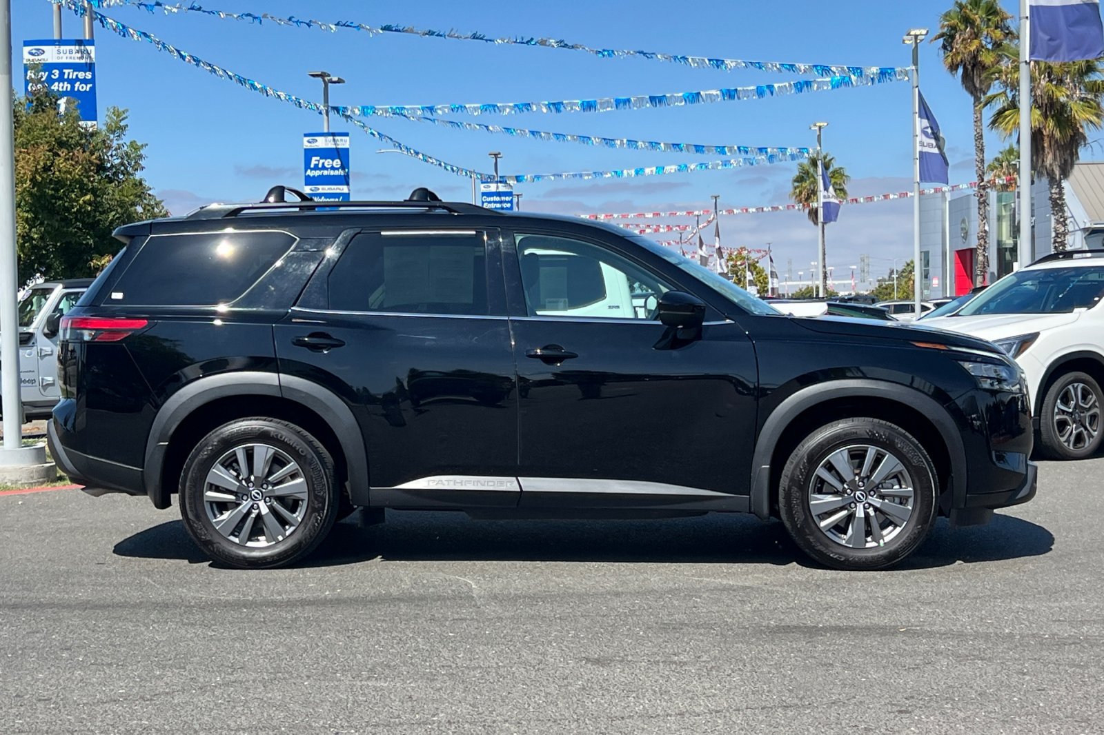 Certified 2025 Nissan Pathfinder SV FWD image 3