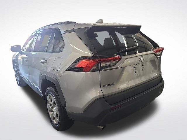 Used 2020 Toyota RAV4 LE FWD image 9