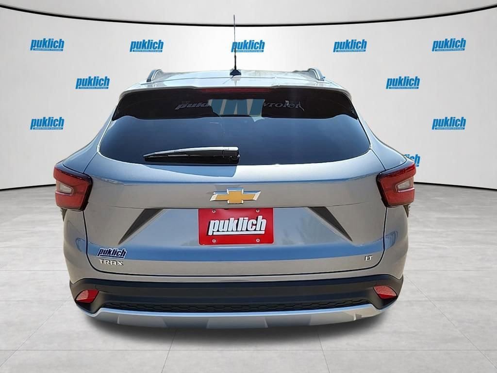 New 2026 Chevrolet Trax LT w/ Driver Confidence Package FWD image 5