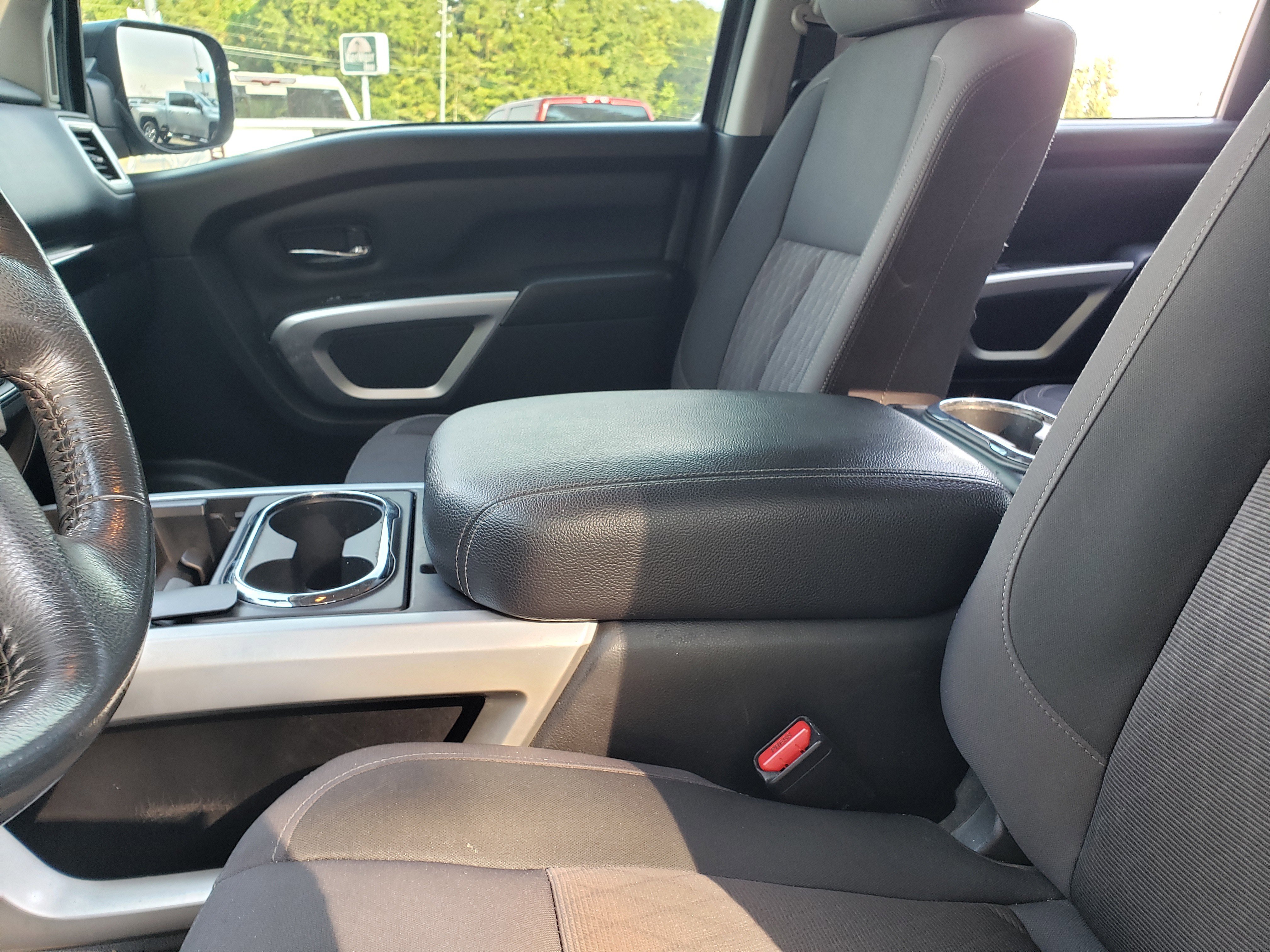 Used 2021 Nissan Titan SV w/ SV Convenience Package image 22