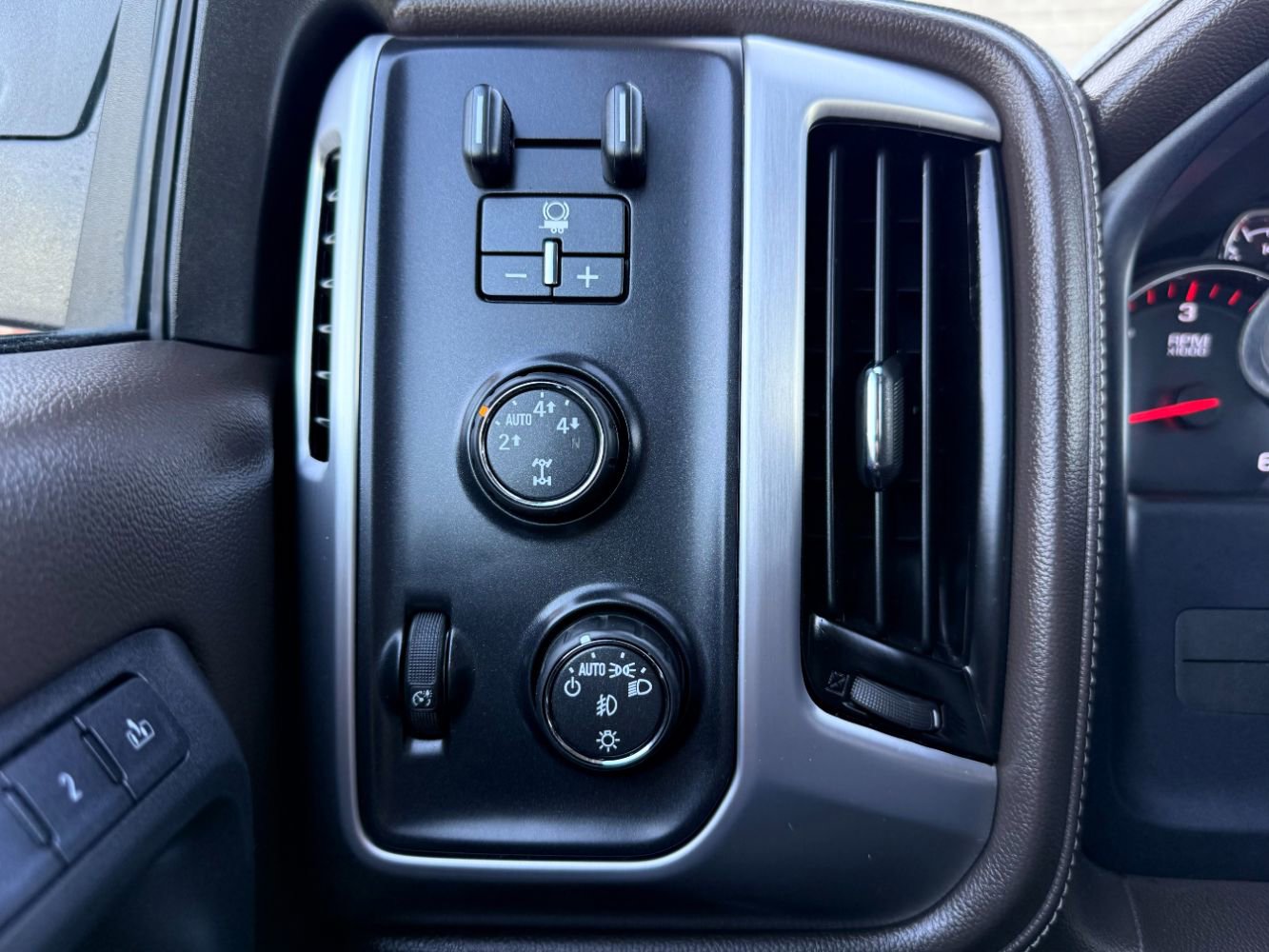 Used 2015 GMC Sierra 1500 SLT w/ SLT Crew Cab Value Package image 15