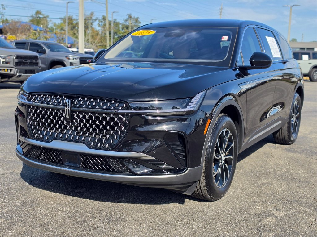 Used 2025 Lincoln Nautilus Premier AWD/4WD image 13