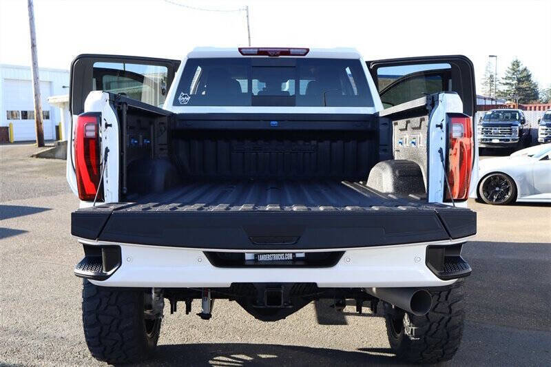 Used 2024 GMC Sierra 3500 Denali w/ Denali Reserve Package image 32