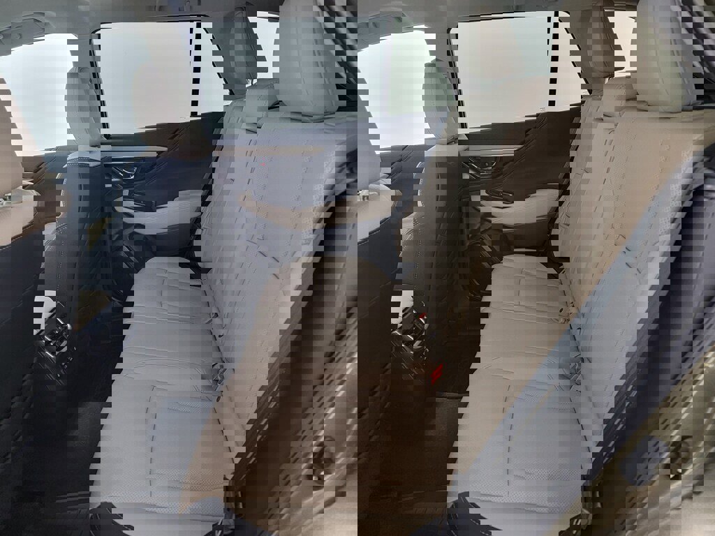 Used 2025 Subaru Outback Limited image 13