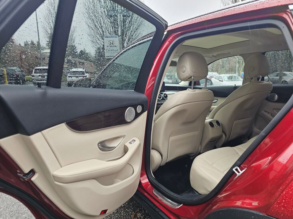 Used 2016 Mercedes-Benz GLC 300 4MATIC image 13