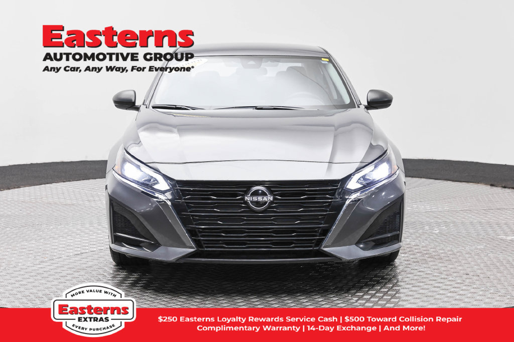 Used 2025 Nissan Altima 2.5 SV FWD image 3
