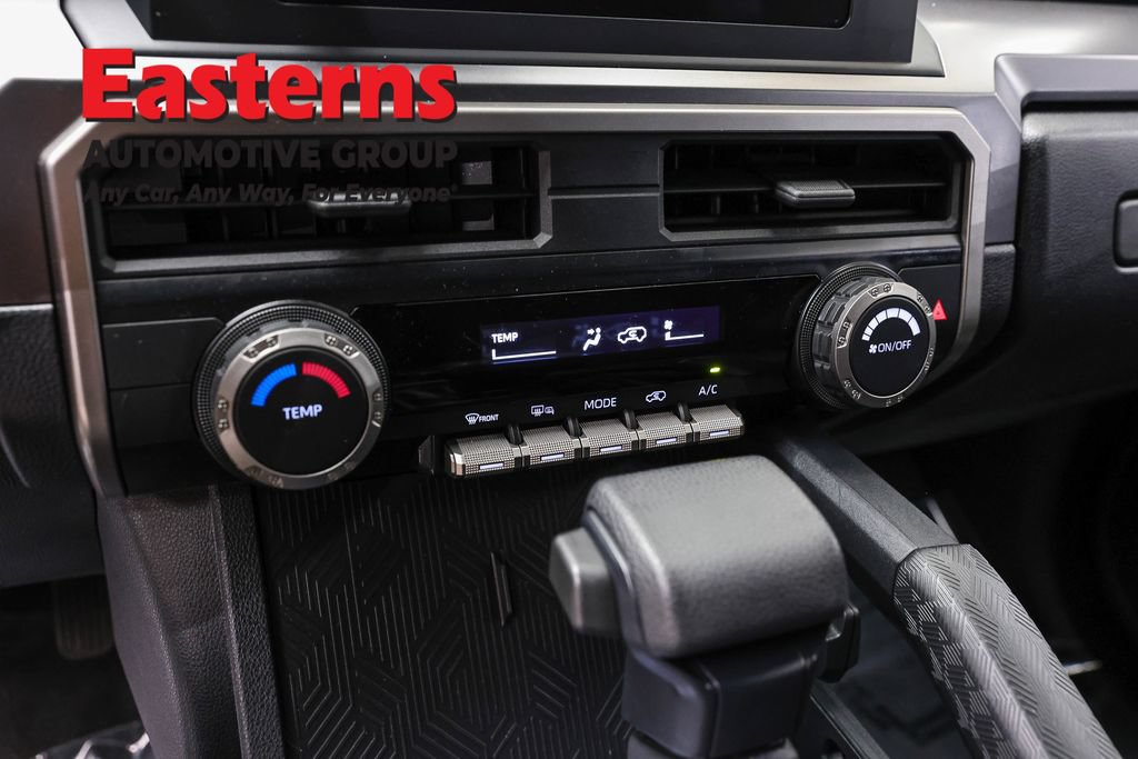 Used 2025 Toyota 4Runner SR5 AWD/4WD image 21