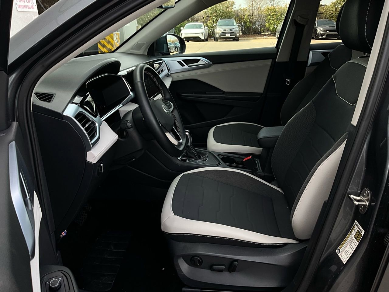 Used 2025 Volkswagen Taos SE image 10