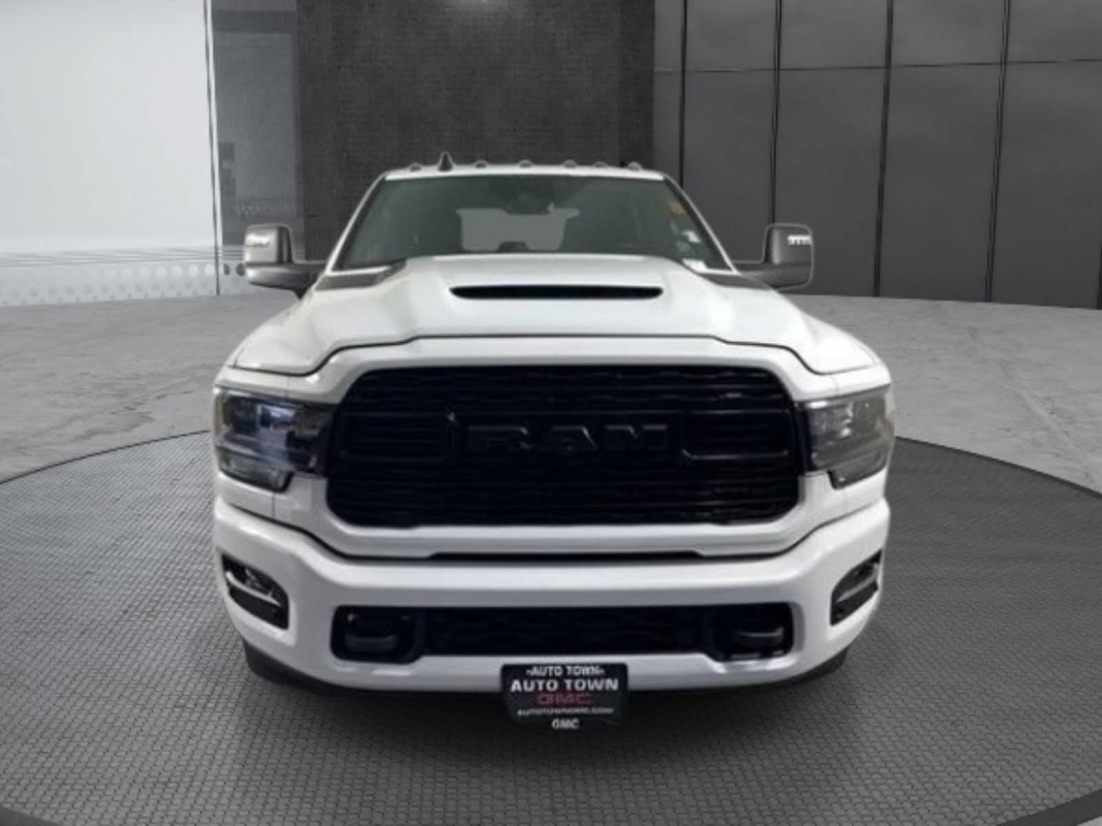 Used 2024 RAM 3500 Limited w/ Night Edition AWD/4WD image 2