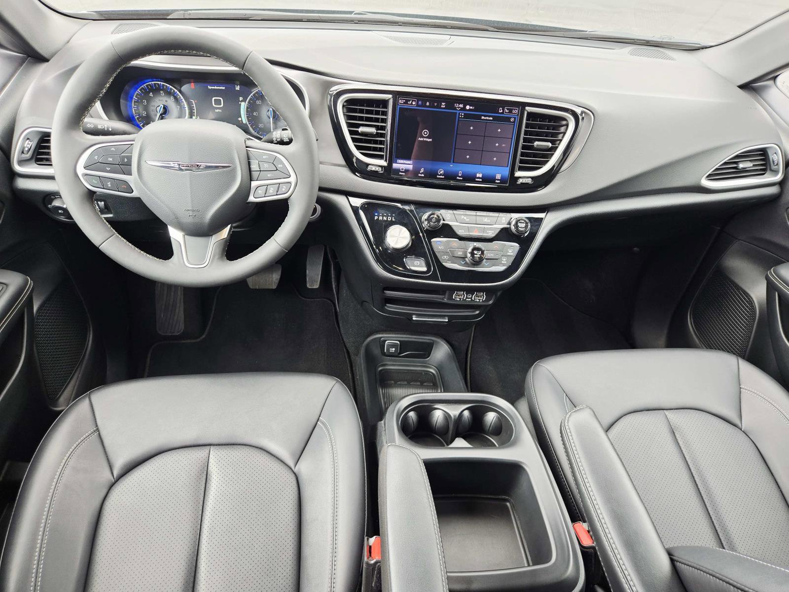 Used 2025 Chrysler Pacifica Select image 10