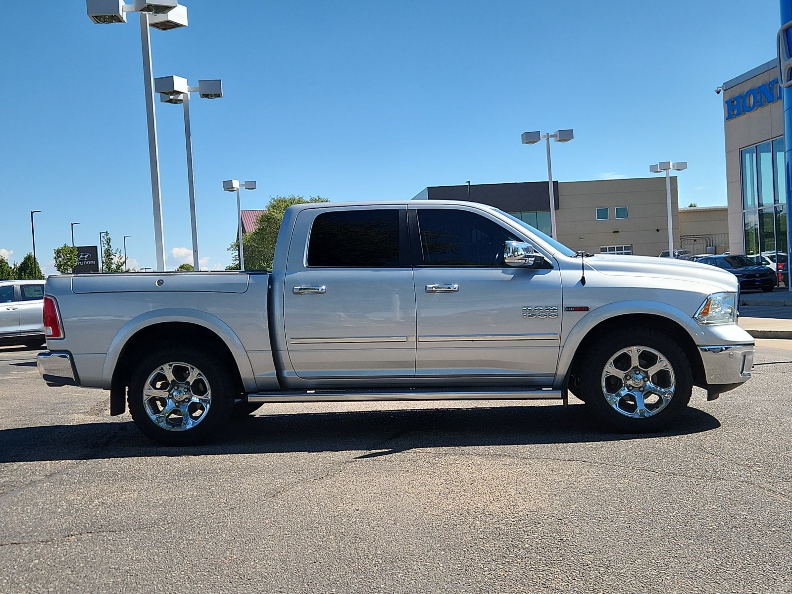 Used 2015 RAM 1500 Laramie w/ Convenience Group AWD/4WD image 6