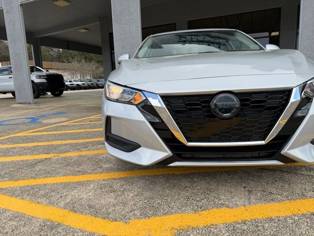 Used 2022 Nissan Sentra SV image 2