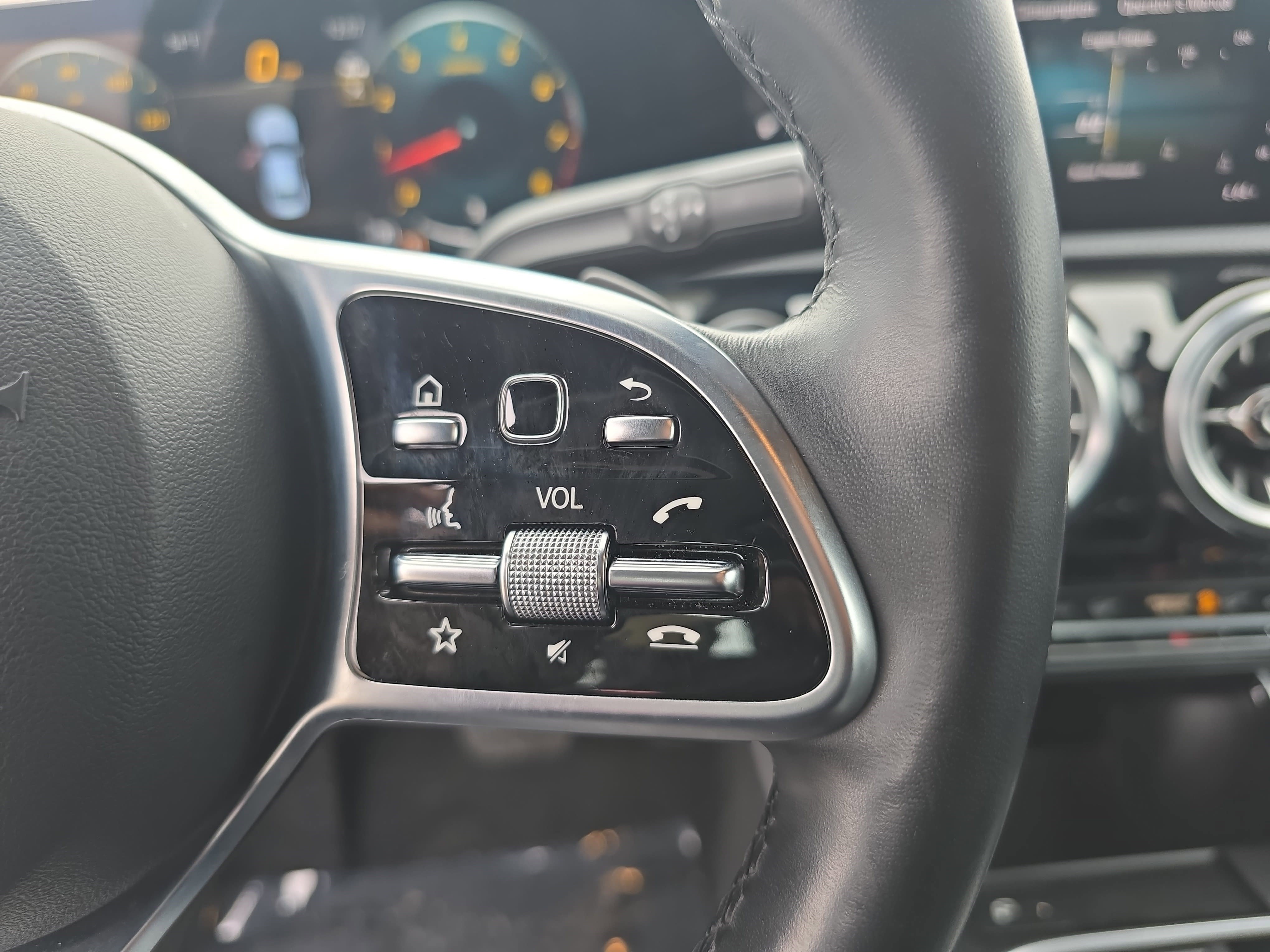 Used 2023 Mercedes-Benz CLA 250 4MATIC w/ Premium Package image 18