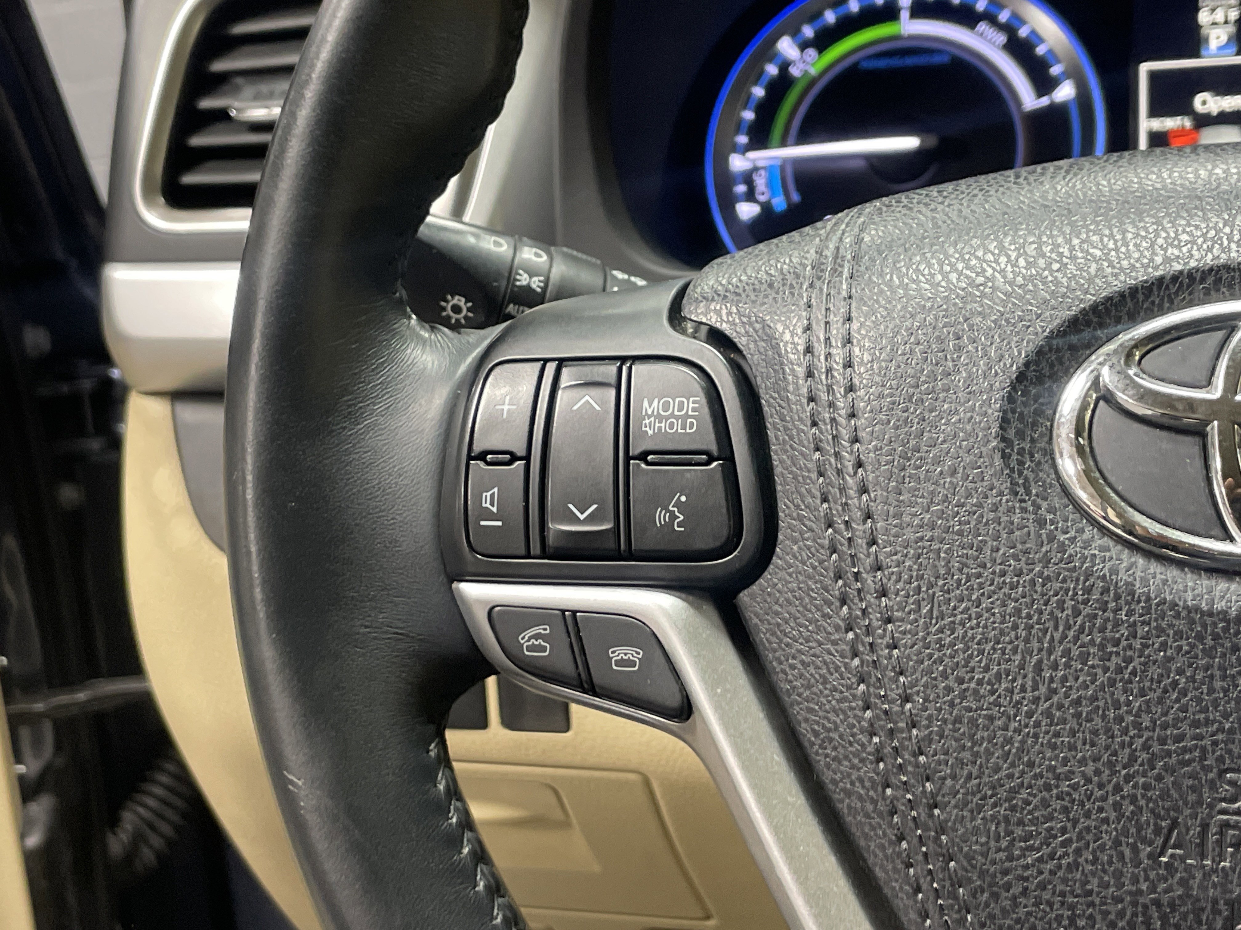 Used 2016 Toyota Highlander Limited image 18