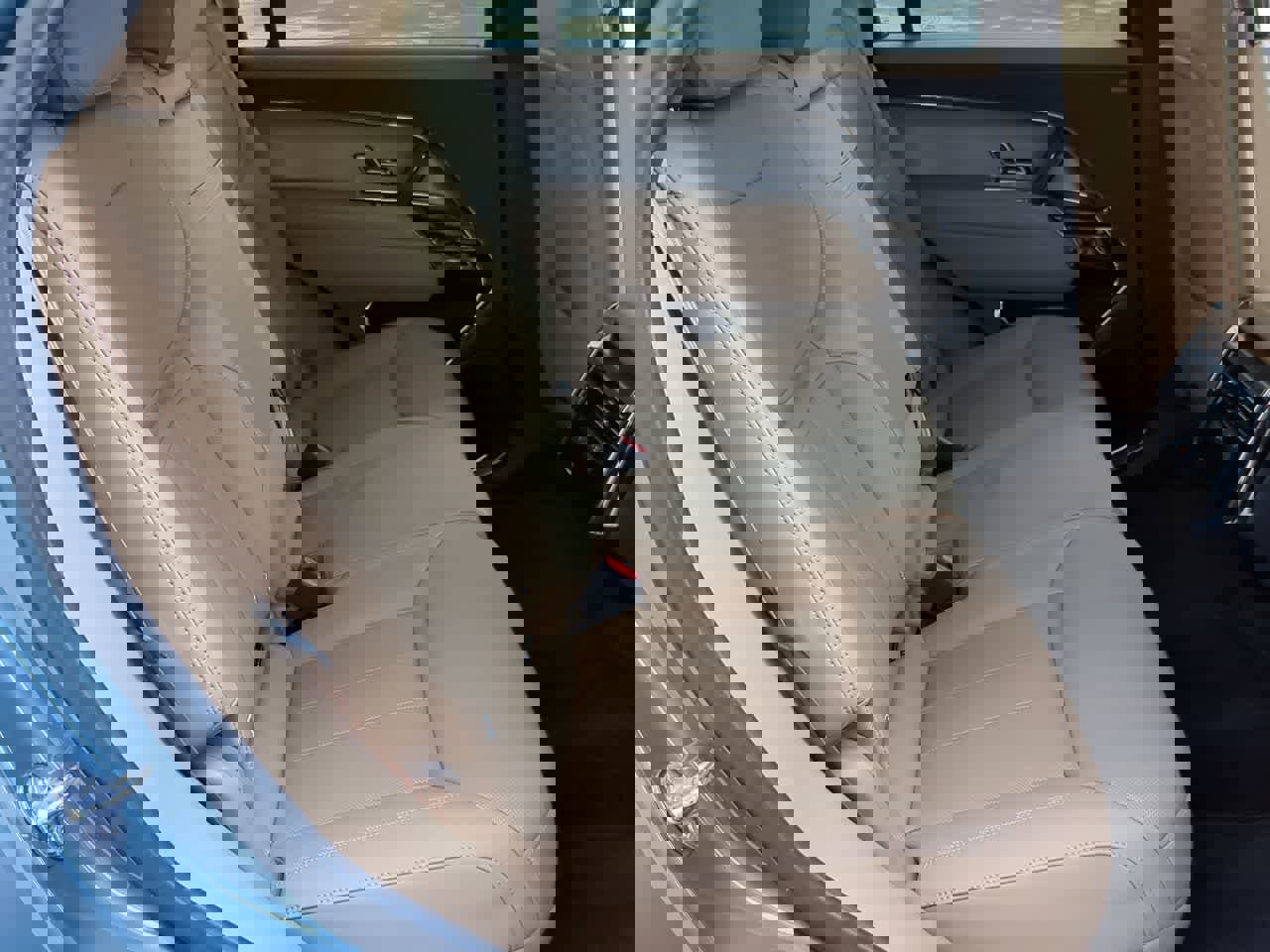 Used 2025 Land Rover Range Rover Sport SE image 20