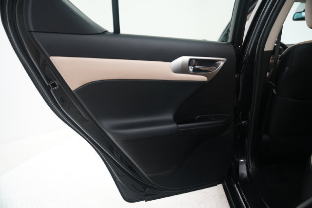 Used 2017 Lexus CT 200h w/ Seat Comfort Package FWD image 31