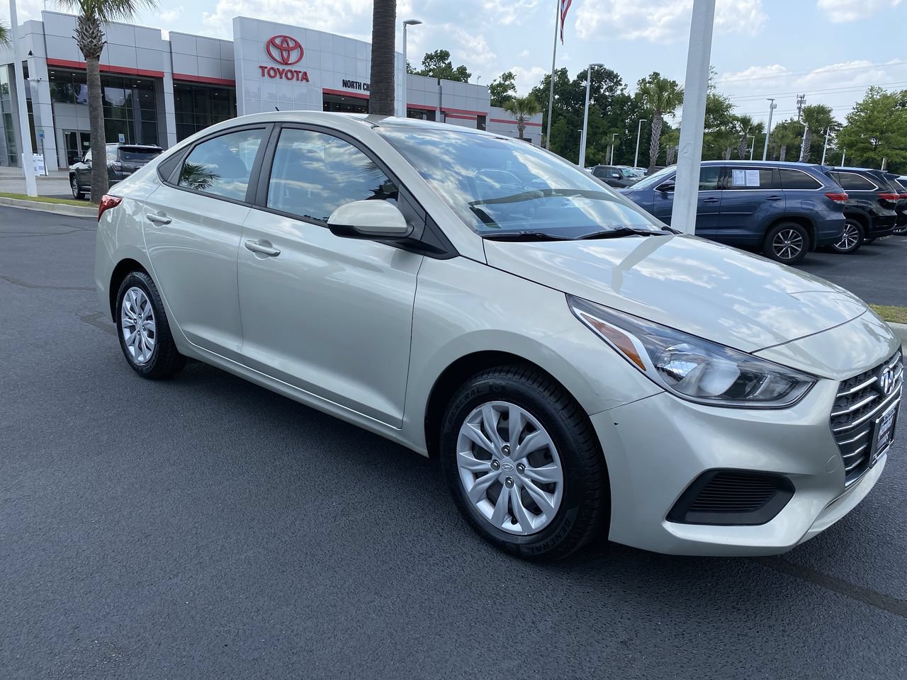 Used 2019 Hyundai Accent SE FWD image 2