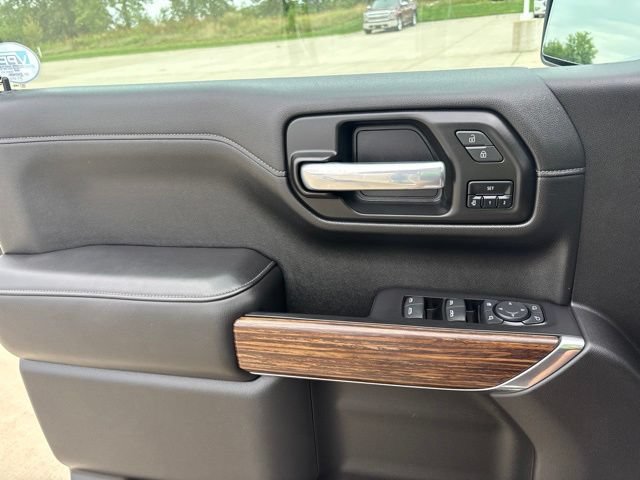 Used 2021 Chevrolet Silverado 1500 High Country w/ Technology Package AWD/4WD image 15