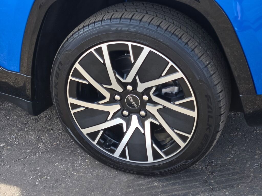 Used 2025 Jeep Wagoneer S Limited image 14