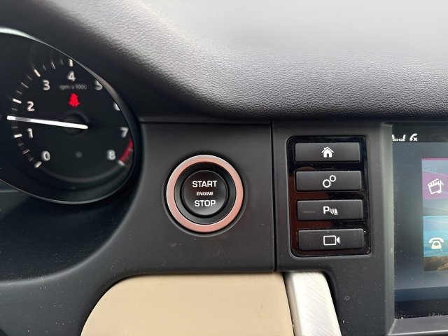 Used 2018 Land Rover Discovery Sport HSE image 13