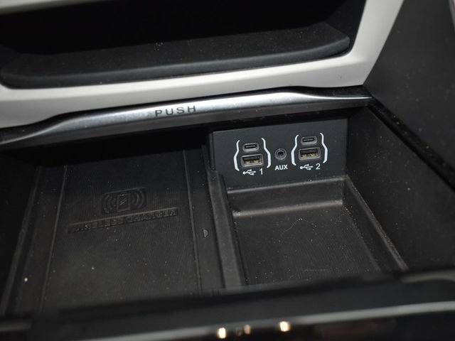 Used 2023 Chrysler Pacifica Limited image 31