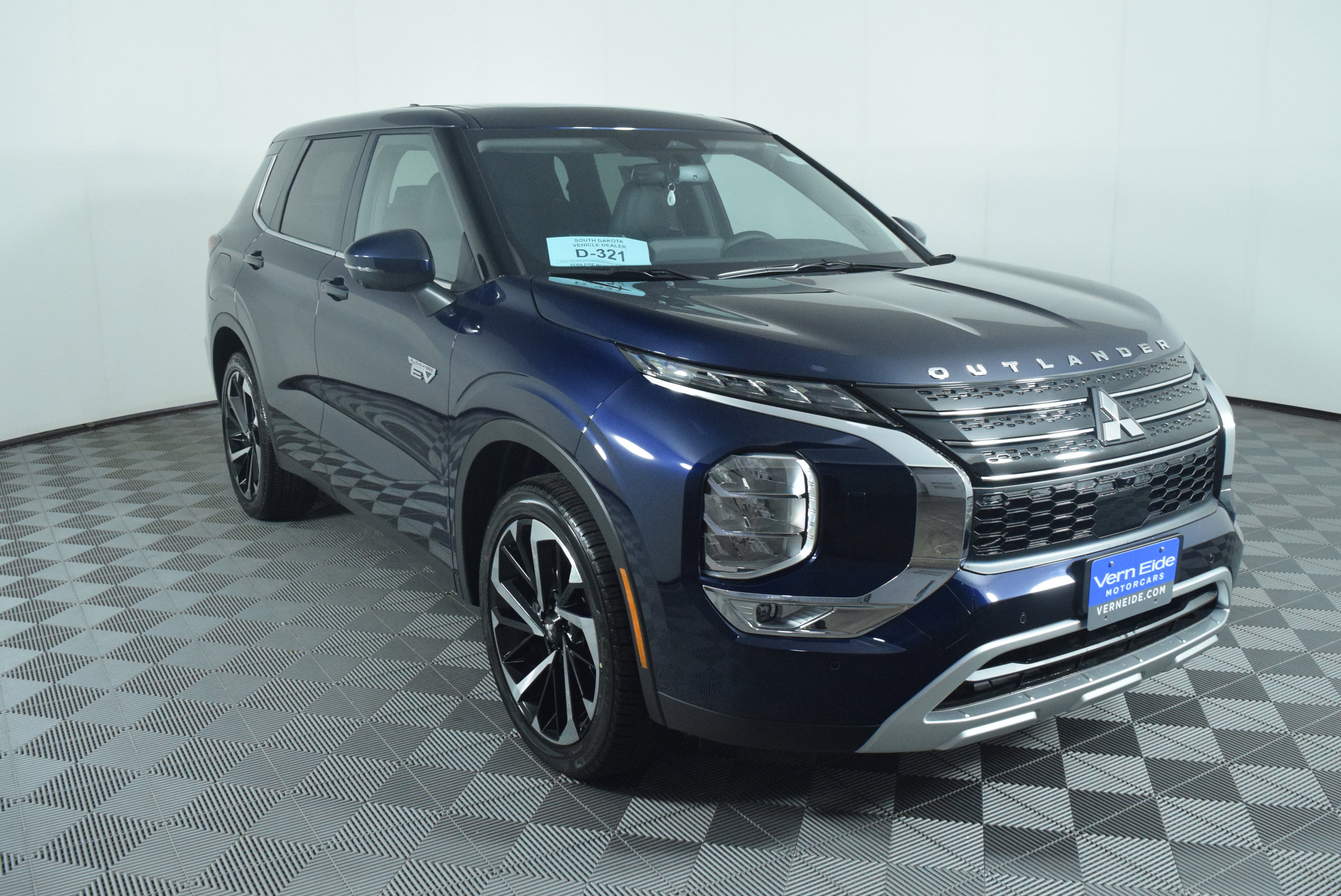 Used 2025 Mitsubishi Outlander SE image 4