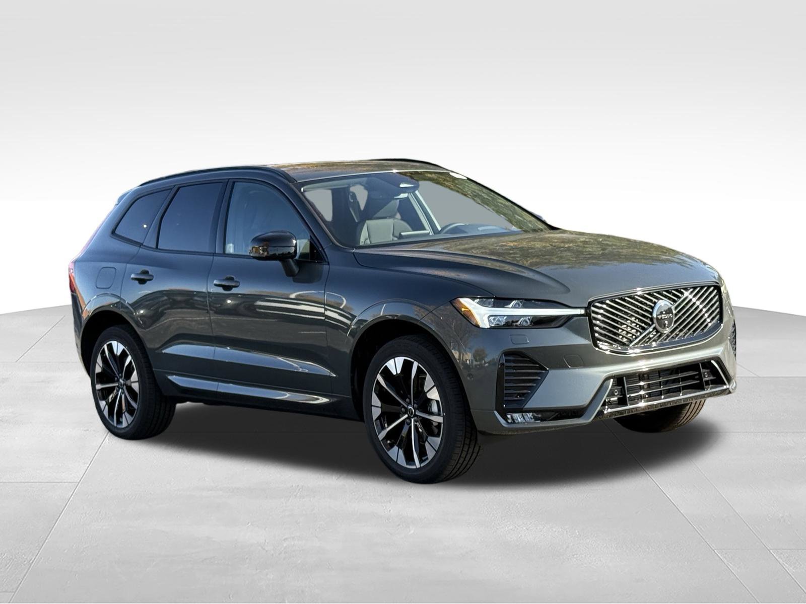 New 2027 Volvo XC60 B5 Plus AWD/4WD image 8