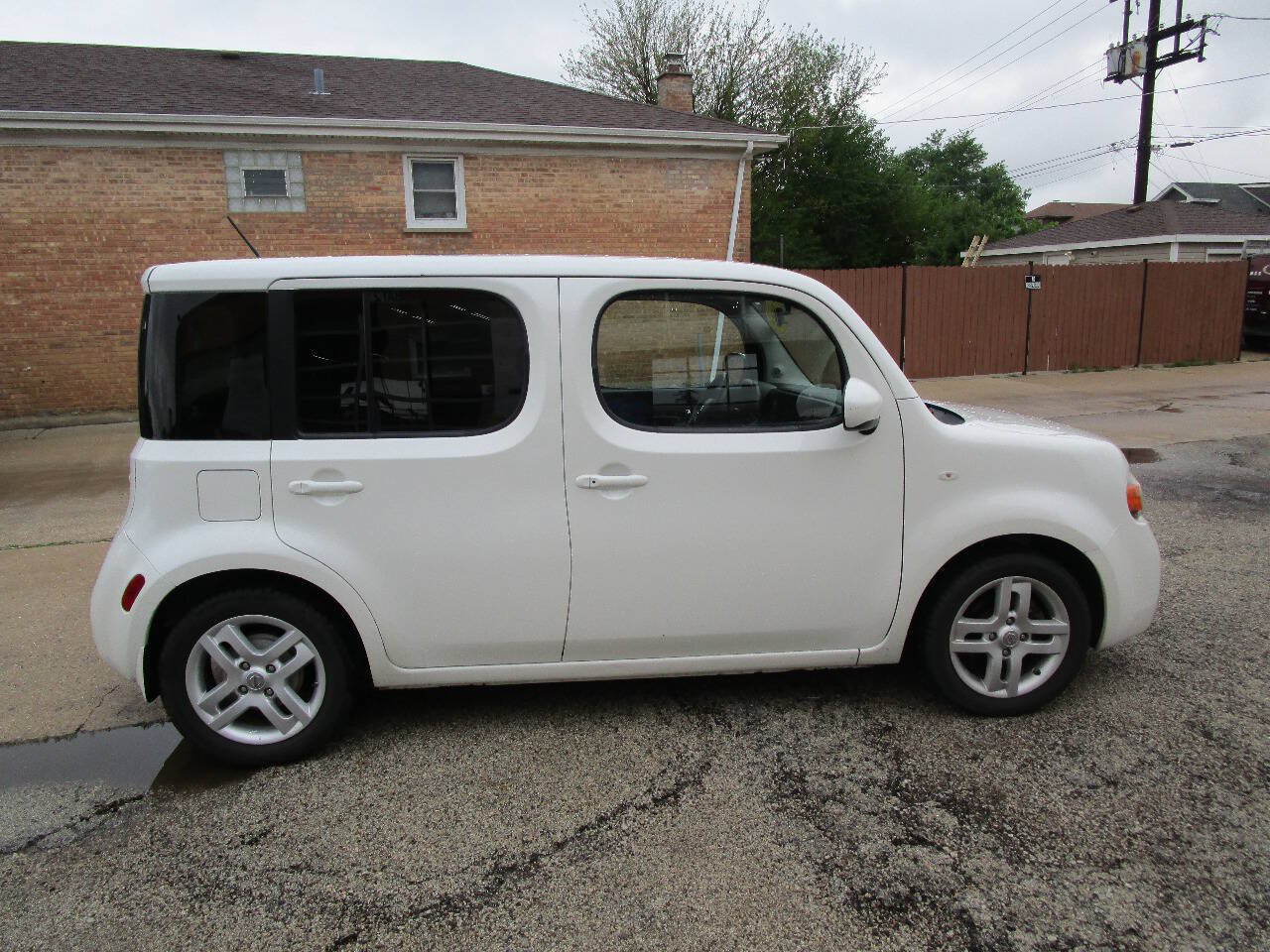 Used 2014 Nissan Cube 1.8 SL w/ SL Preferred Package FWD image 2