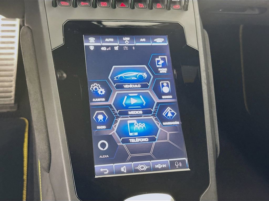 Used 2020 Lamborghini Huracan EVO image 15