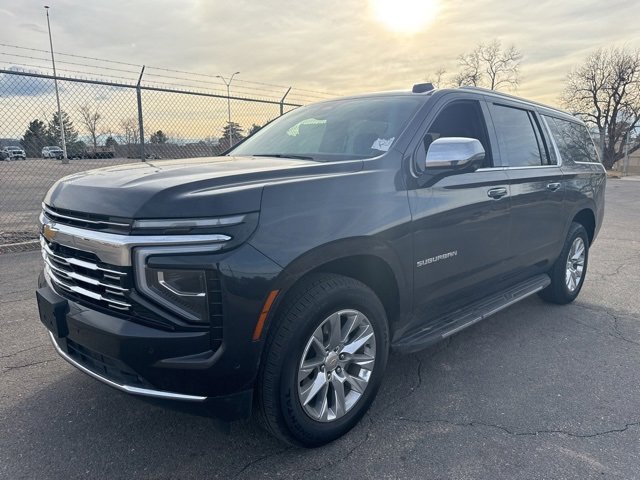 Used 2025 Chevrolet Suburban Premier image 3
